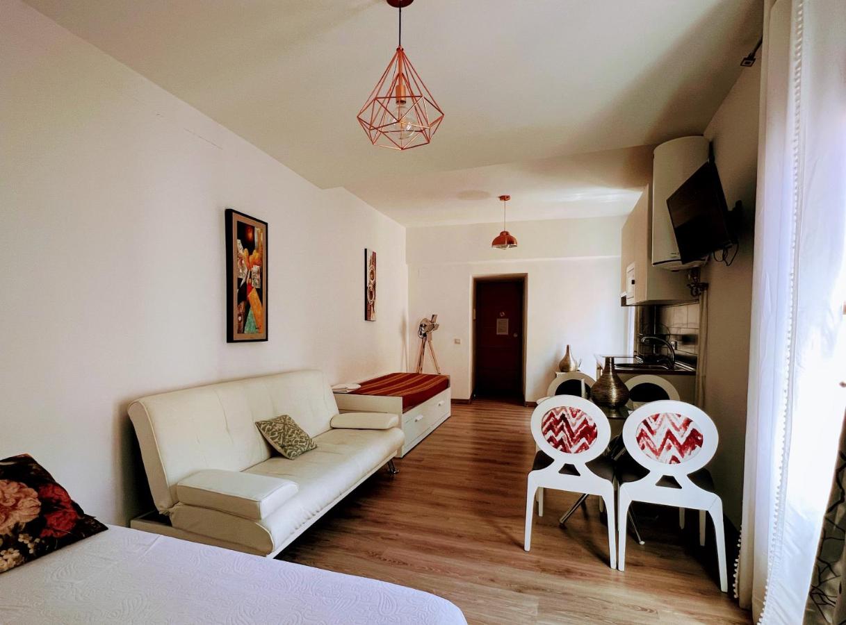 Doppelzimmer mit Straßenblick