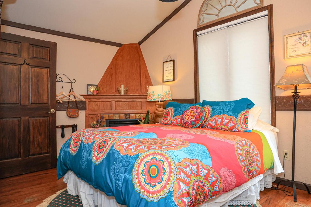 Chambre Lit Queen-Size avec Cheminée