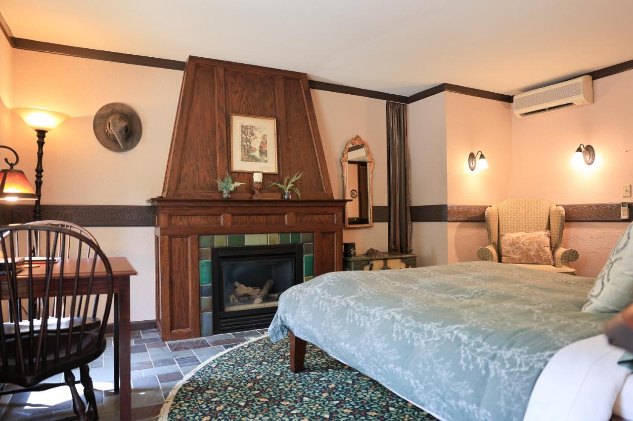 Chambre Lit Queen-Size Deluxe avec Cheminée