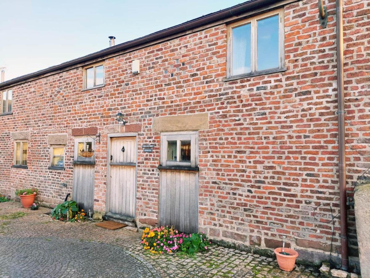 The Old Mill Barn with Hot Tub and Private use of Heated Pool - B&B