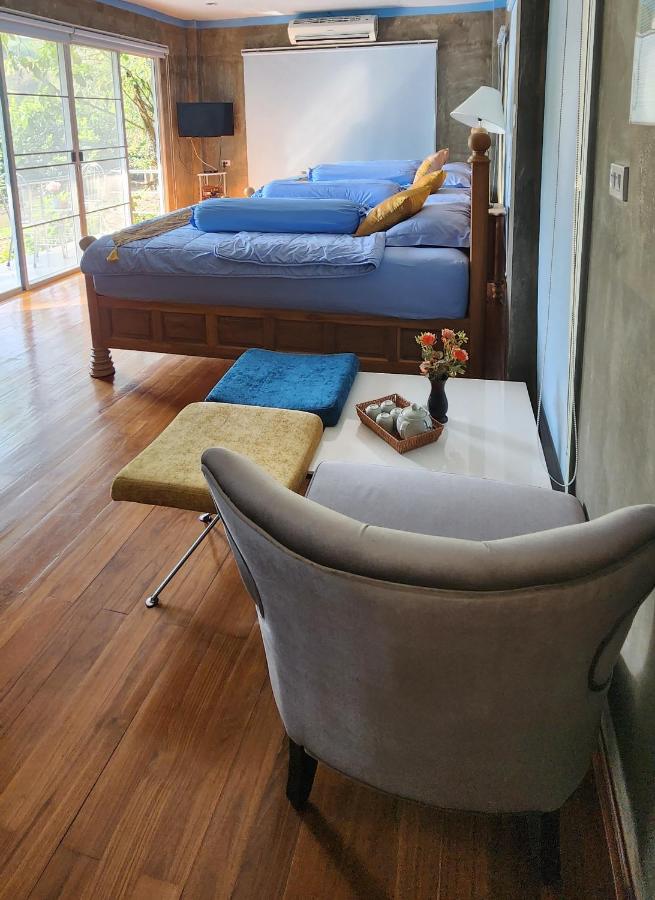 Family Room with Lake View