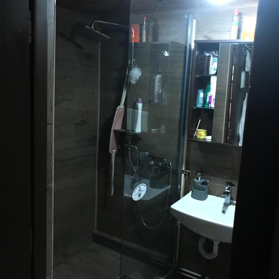 Camera Matrimoniale con Bagno in Comune 