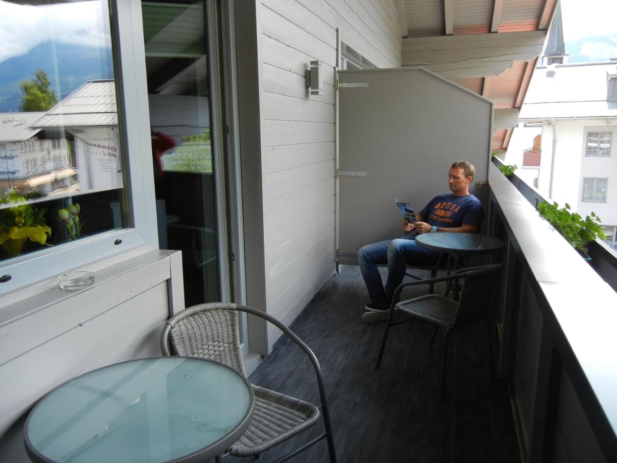 Three-Bedroom Apartment with Balcony Alm 1