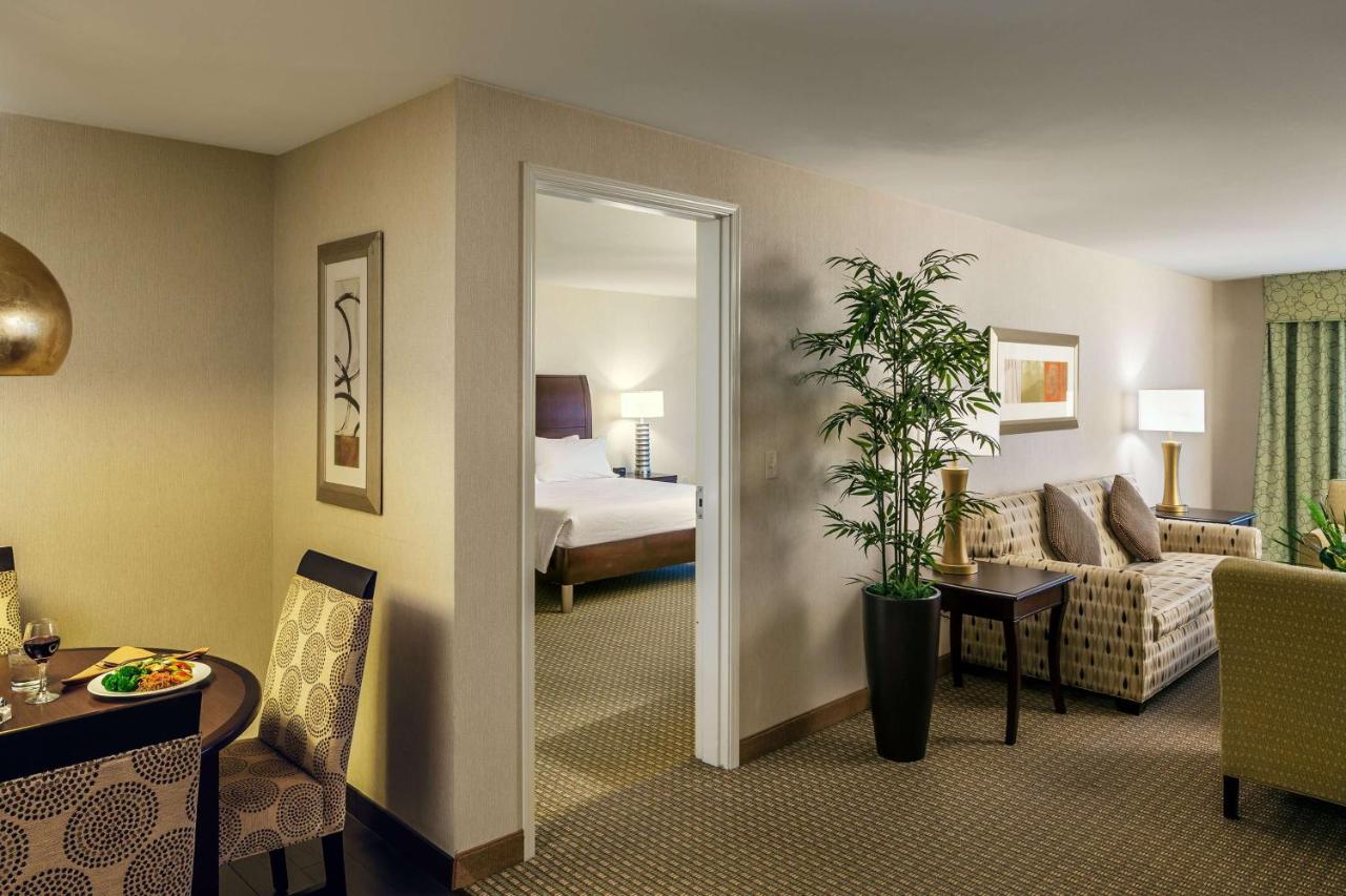 Deluxe King Suite with Shower - Mobility and Hearing Access