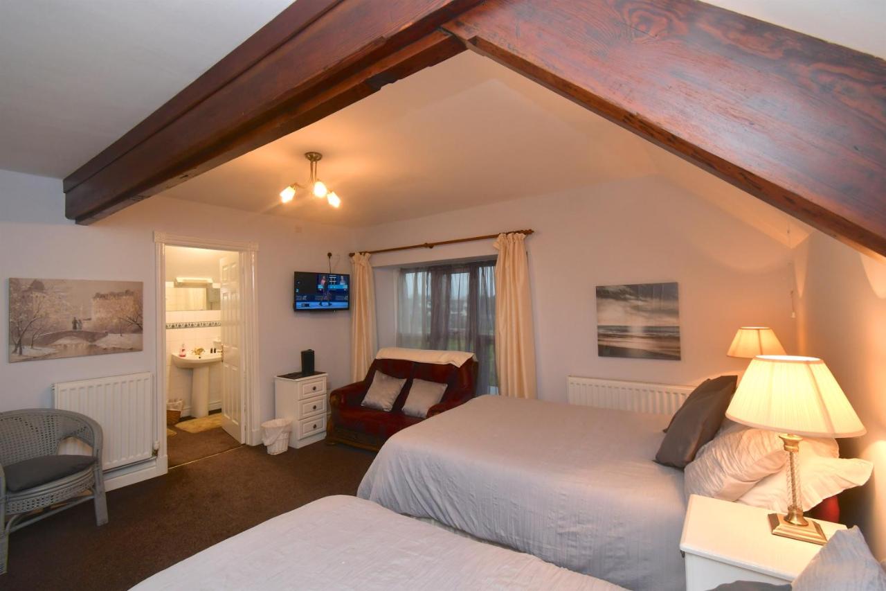 Double or Twin Room with Bathroom