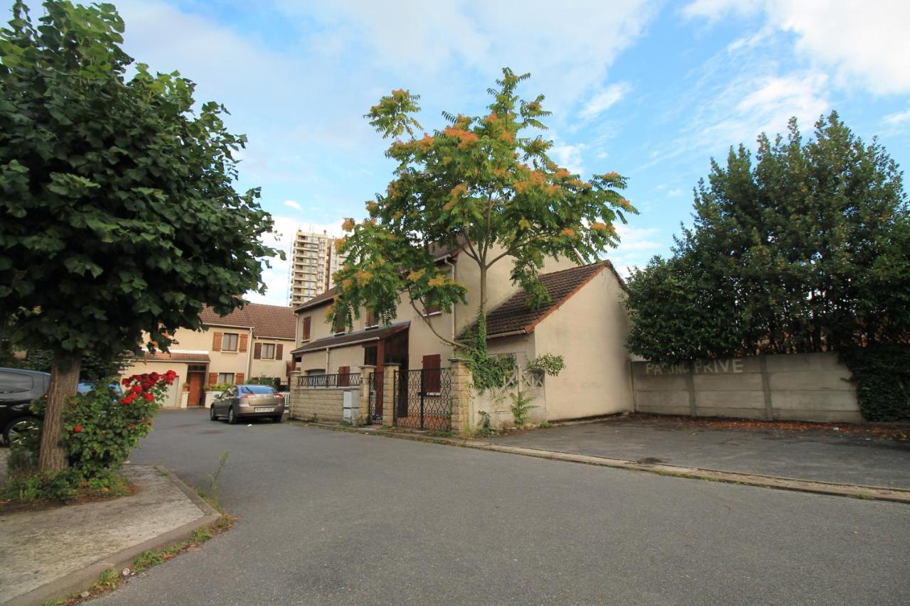 Parking Privé Gratuit - 15mn Paris - Gare à pied en 5mn - Tout équipée - Terrasse - Jardin - Stade de France - Casino d'Enghien - Hippodrome, Université - Ferienwohnung