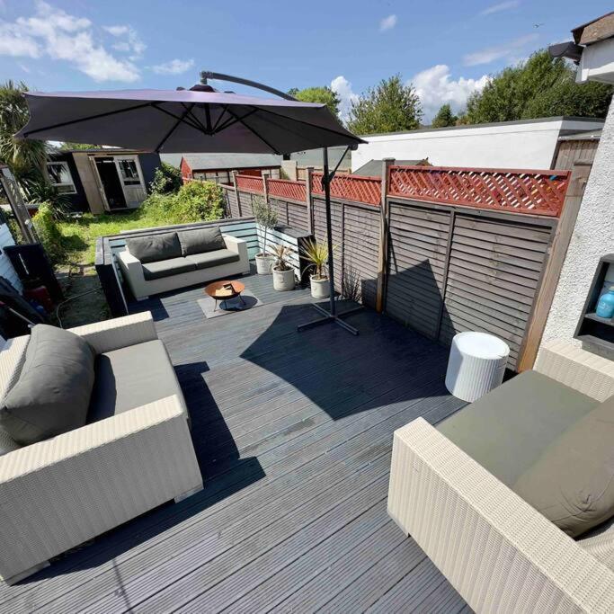 Hudson House, ONLY 5min drive from Beach - B&B