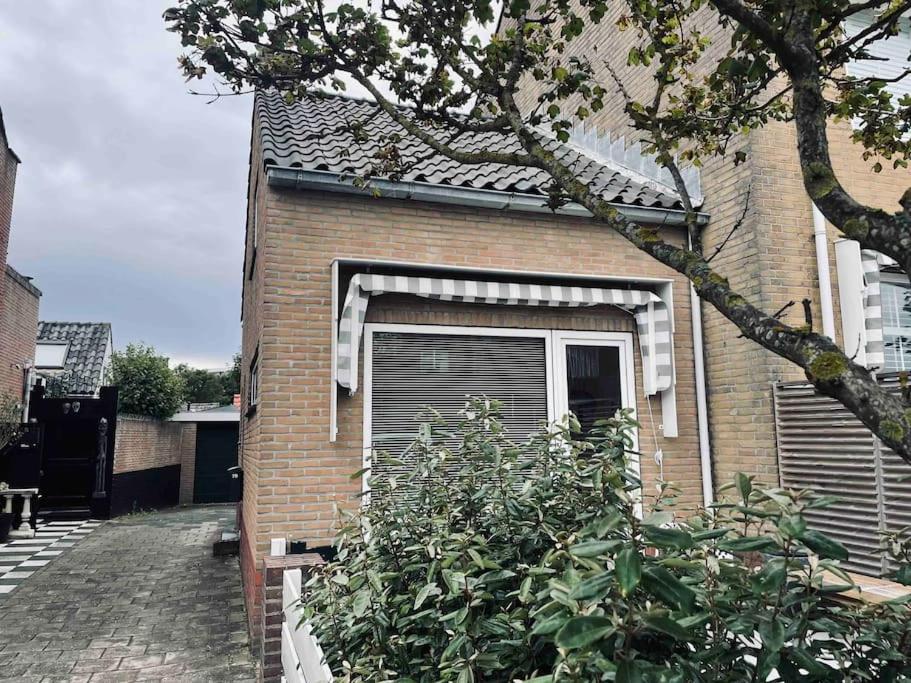 Tiny beachhouse - free parking - Bed and Breakfast Noordwijk aan Zee