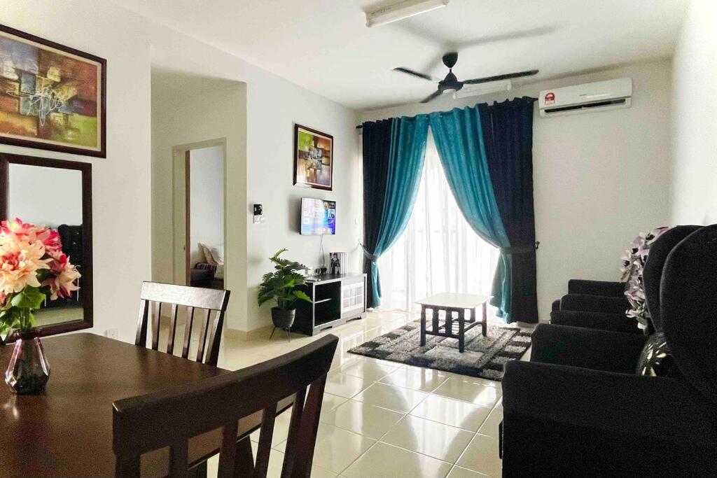 B&B Sepang - Alanis Suite Deluxe With Balcony @ KLIA City - Bed and Breakfast Sepang