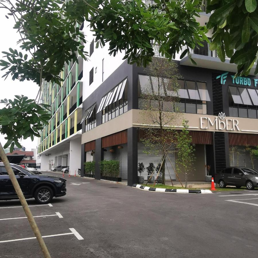 Elegant Armadale Homestay With Pool at Galacity - B&B