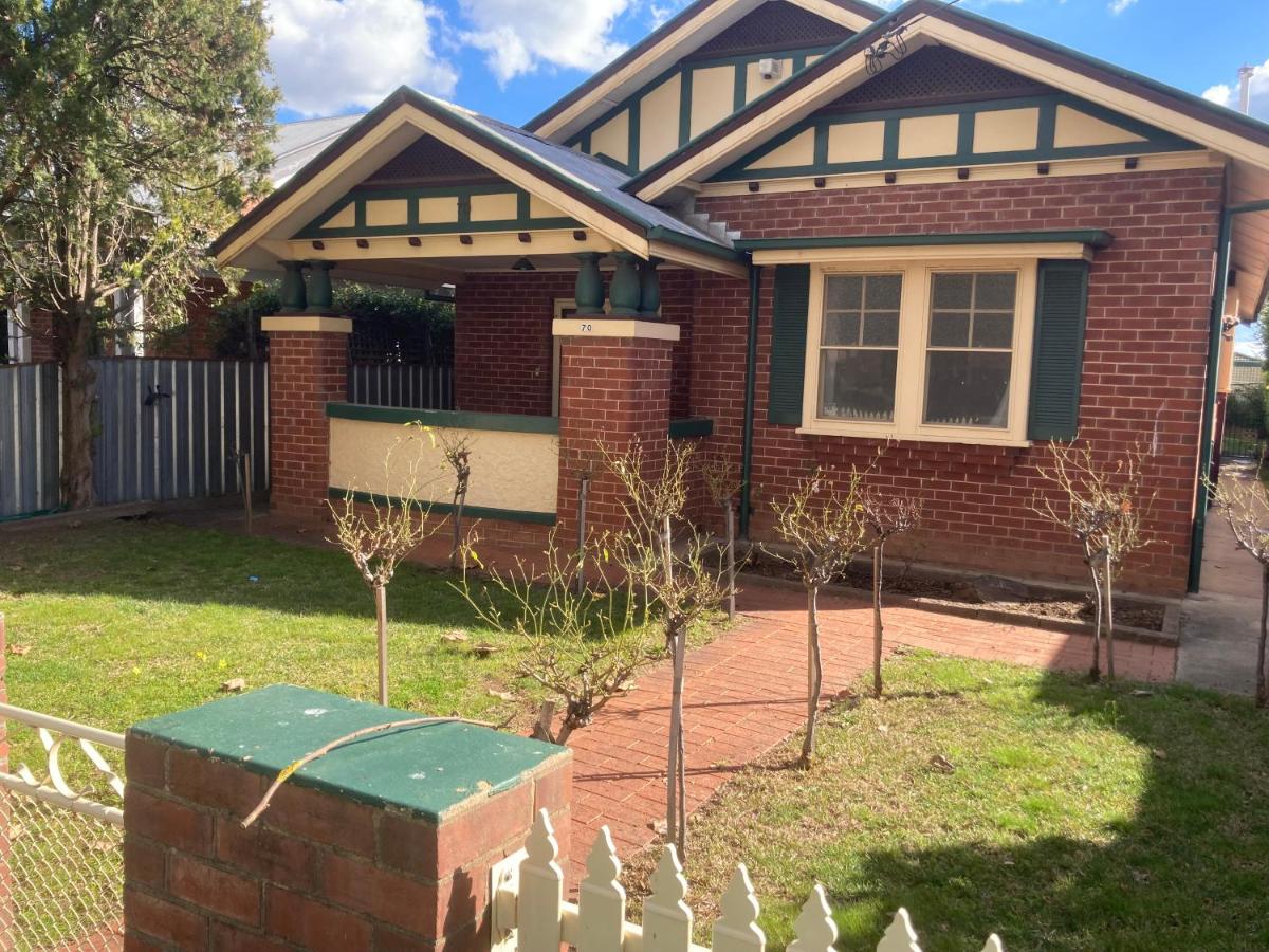 B&B Wagga Wagga - 70 Thorne Street - I'm Central - Bed and Breakfast Wagga Wagga