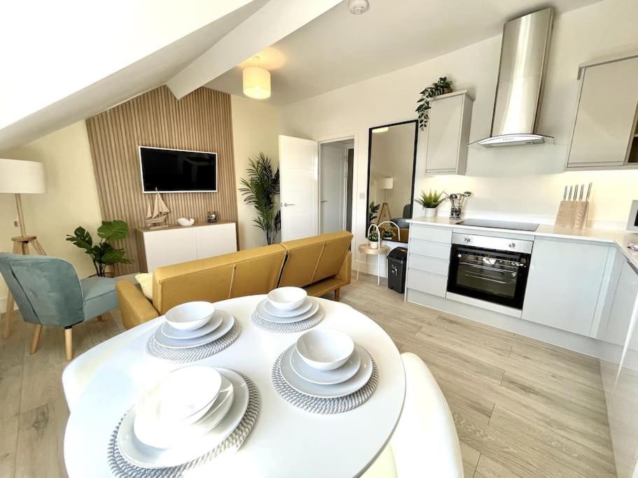 Stunning Beachside Luxury Porthcawl 1 bedroom Apt, Parking, Prime Location - B&B Porthcawl