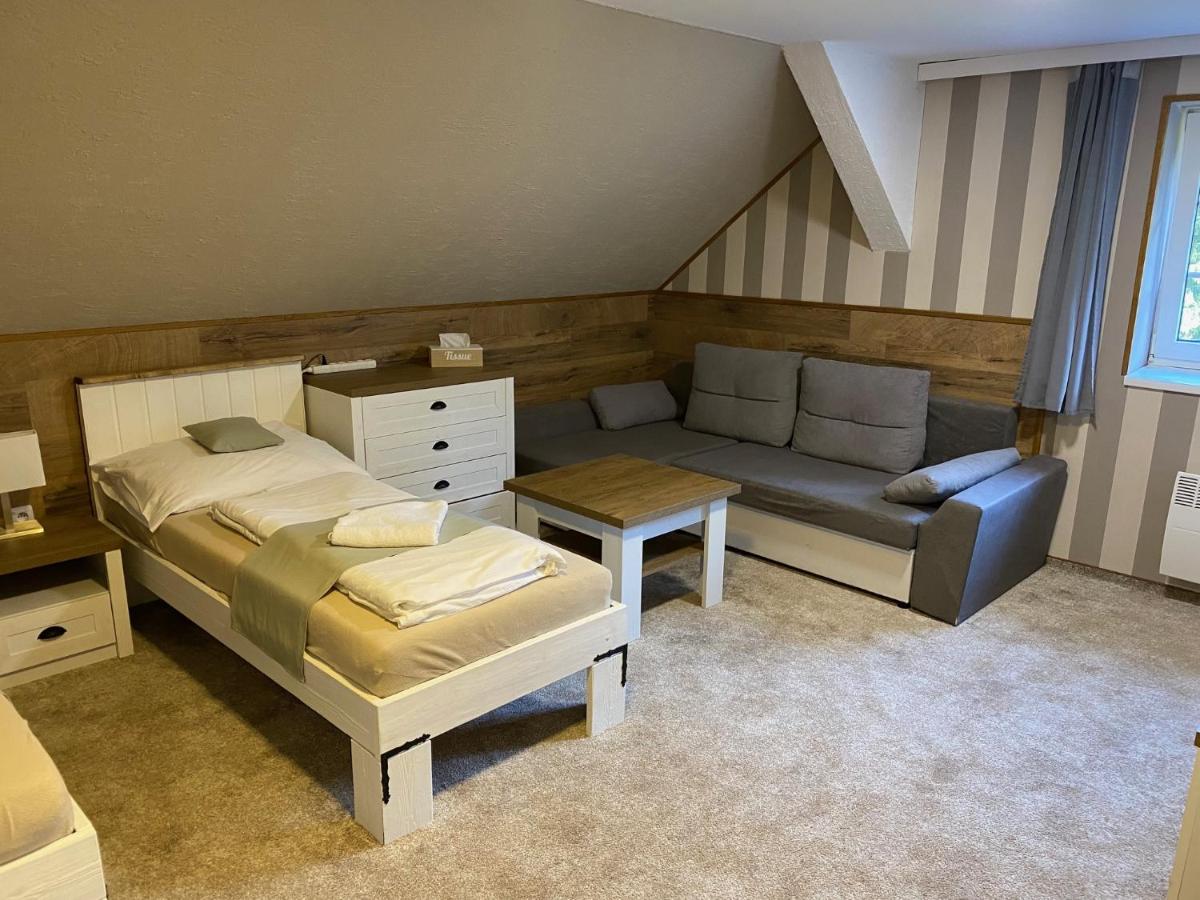 Dreibettzimmer mit eigenem Bad