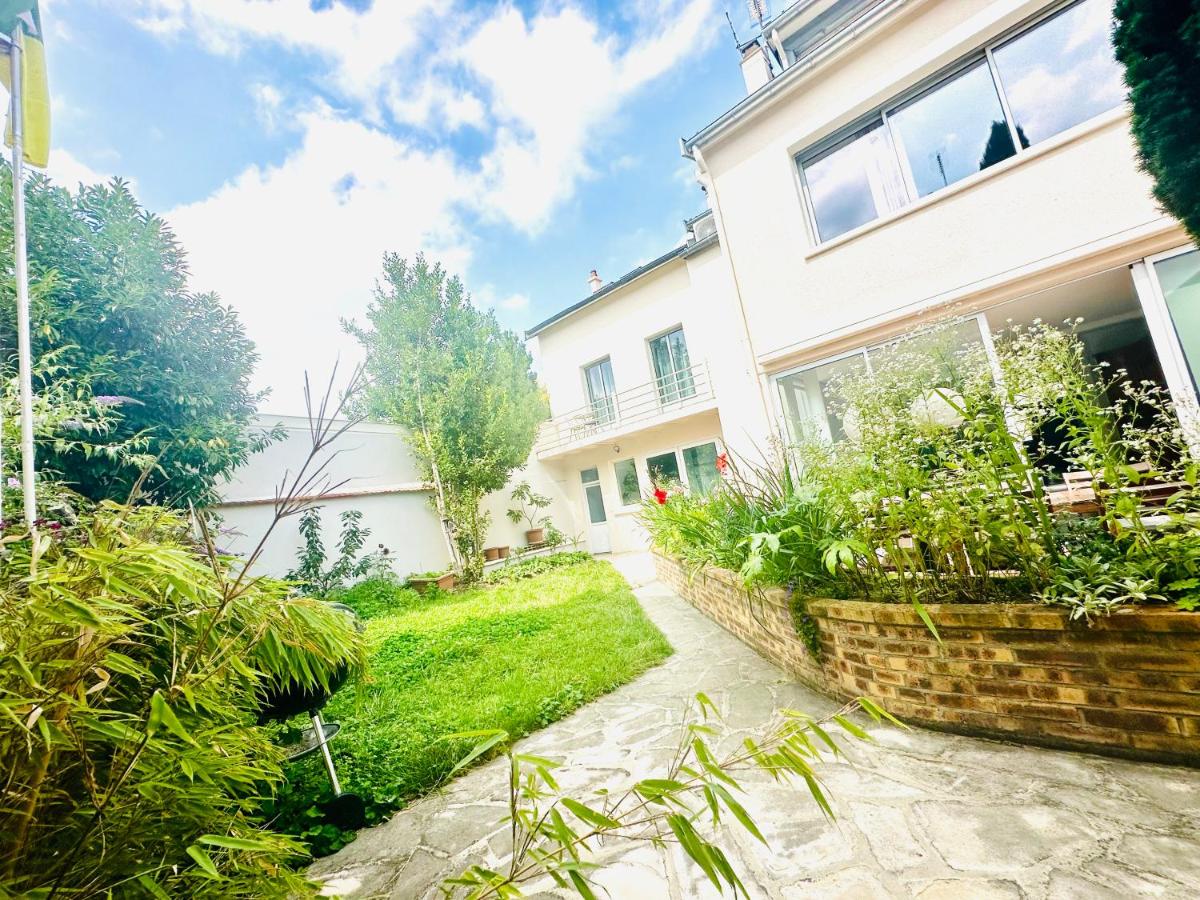 Studio mit Gartenblick