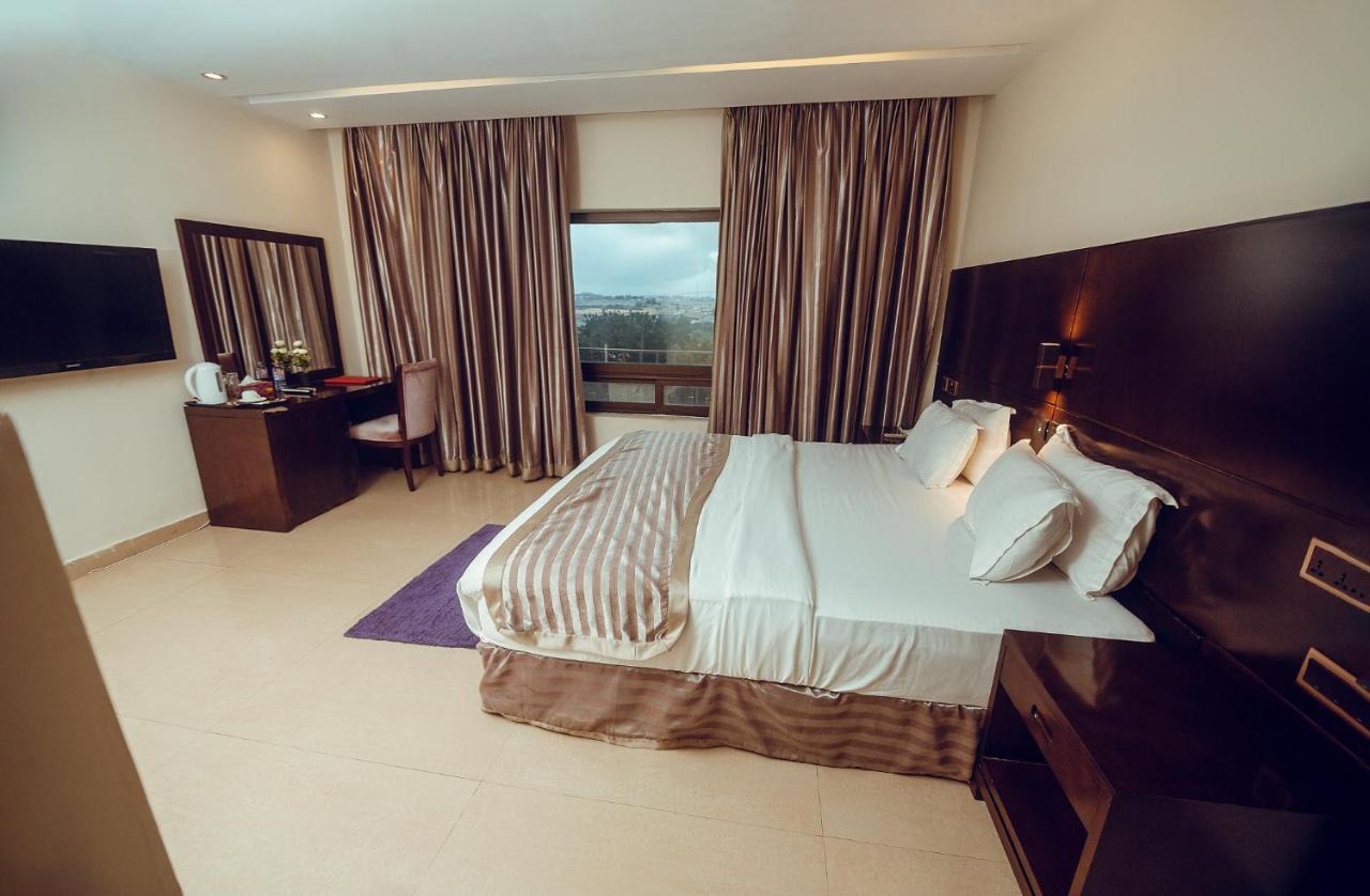 Noble House Hotel