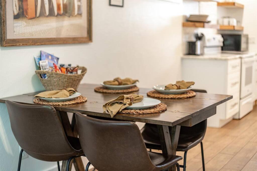 Cozy Cottage • King Bed • Grove • Kayaks • Boat Parking - Chambres d’hôtes Grove