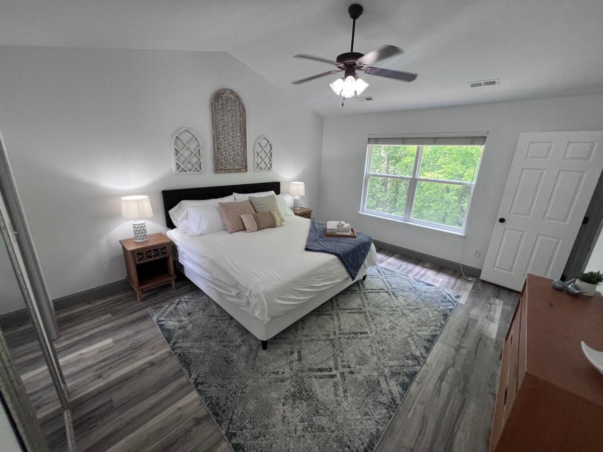 Springhurst Serenity Fresh 4BR Getaway - B&B