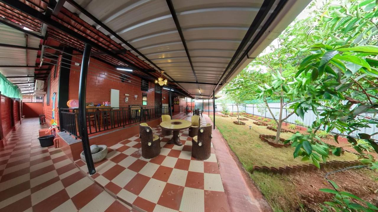 B&B Udupi - UDUPI HOMESTAY - Cottage House - Dendoorkatte - Bed and Breakfast Udupi