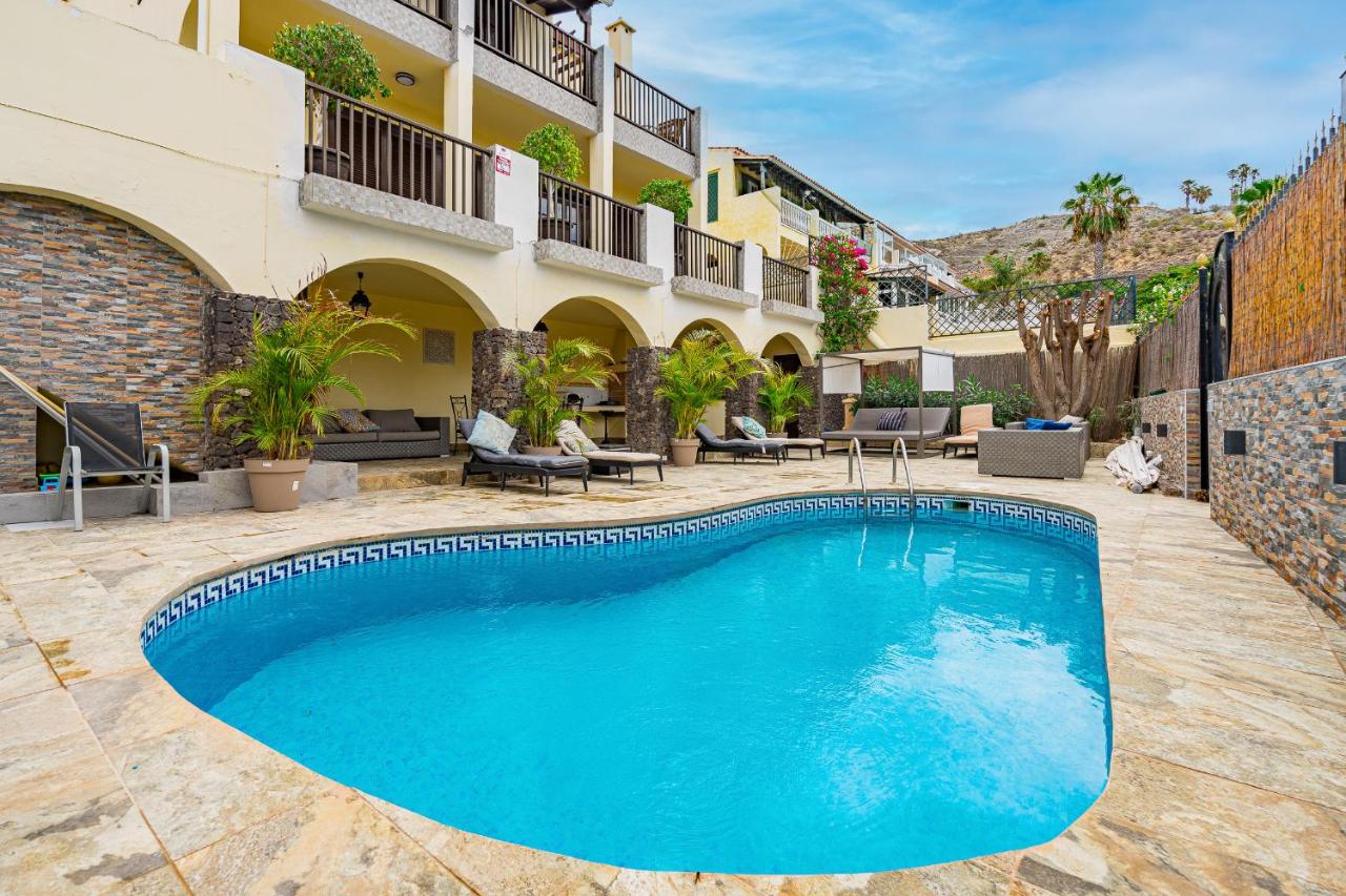 Villa Natali ,Luxury 3-levels large villa on Tenerife, ocean view, private poo l& barbecue area - B&B