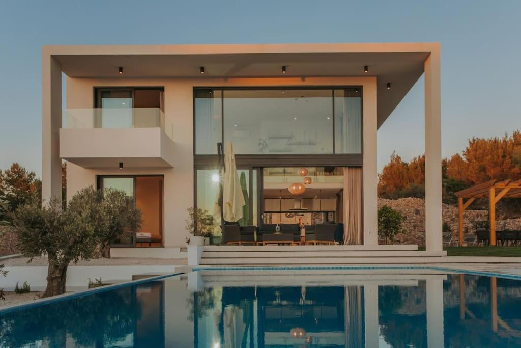 Villa Maris - Luxury Villa with Pool - Ferienwohnung