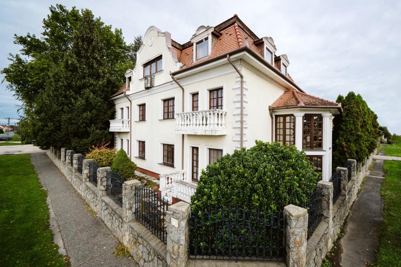 Villa Tápai - B&B
