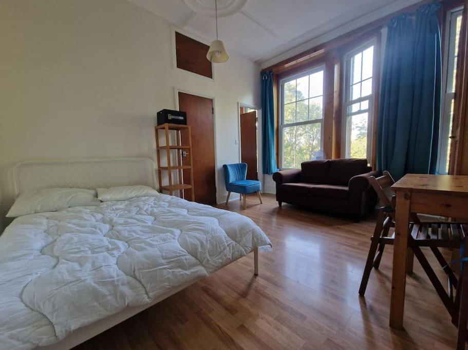 Bright well located studio flat - Chambres d’hôtes Londres
