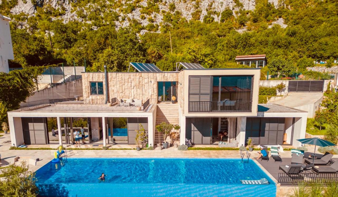 Villa Invicta with 17m pool and bay view - Ferienwohnung