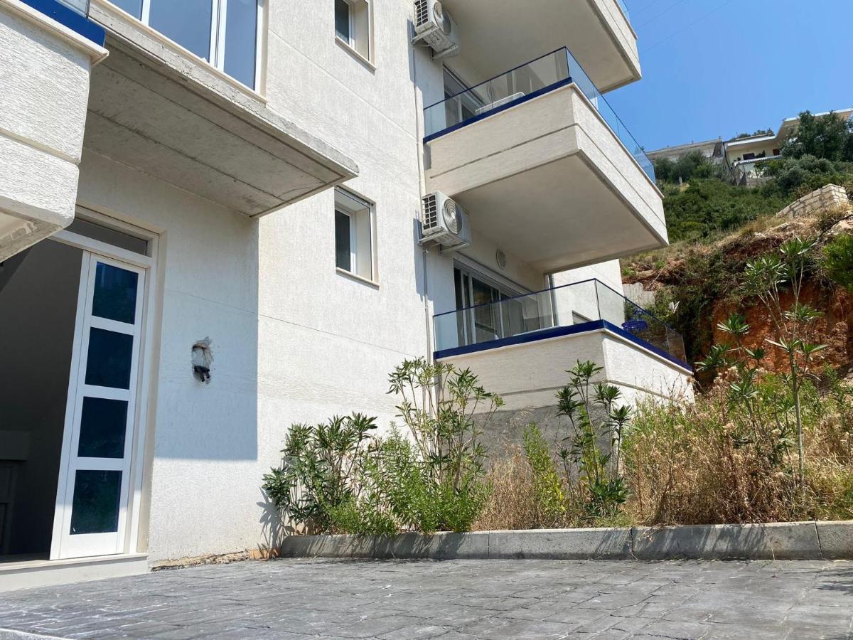 LIV Apartments - Bed and Breakfast Vlorë