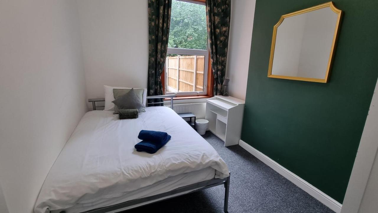 B&B Nottingham - Double Room With Kitchen Facilities - Bed and Breakfast Nottingham