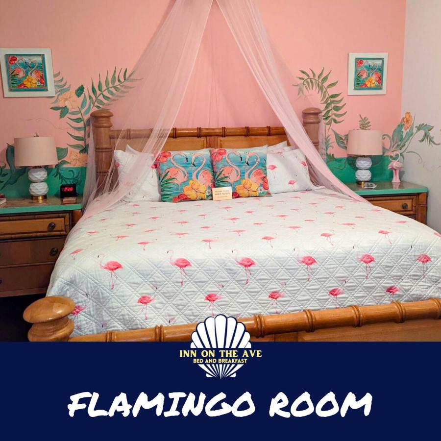Flamingo King Room with Balcony