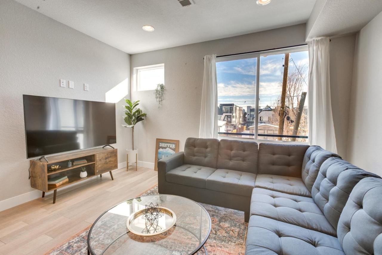 Rooftop Deck and Hot Tub Walkable Denver Townhome - Ferienwohnung Denver