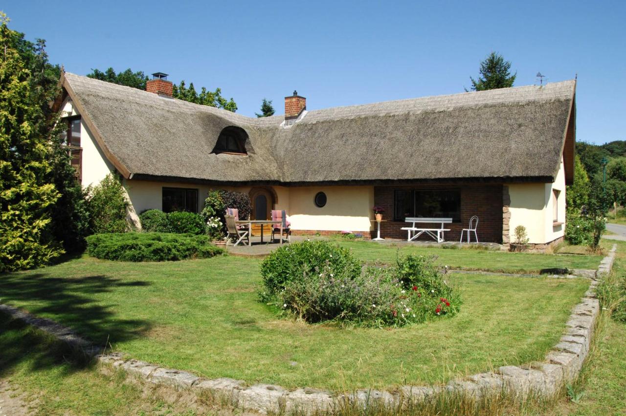 Reeddachhaus mit Seeblick - Ruhe - traumhafter Lage am Selliner See - B&B Sellin