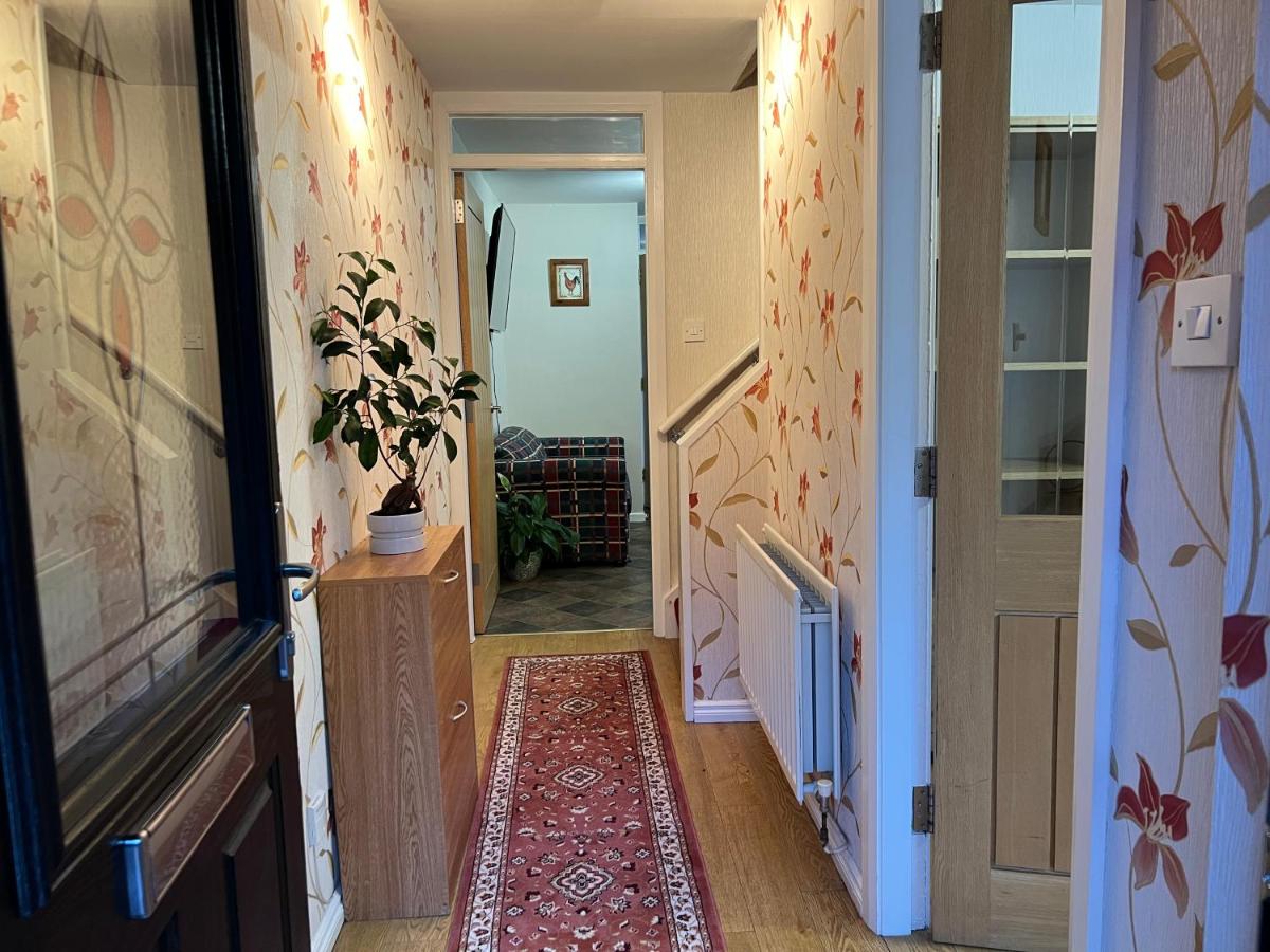 3 Bedroom House near city centre - Bed and Breakfast