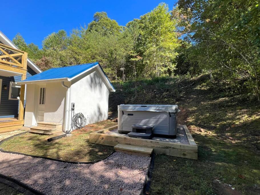 Riverside Relaxer w/Hot Tub+Fire Pit +Wifi & view - B&B