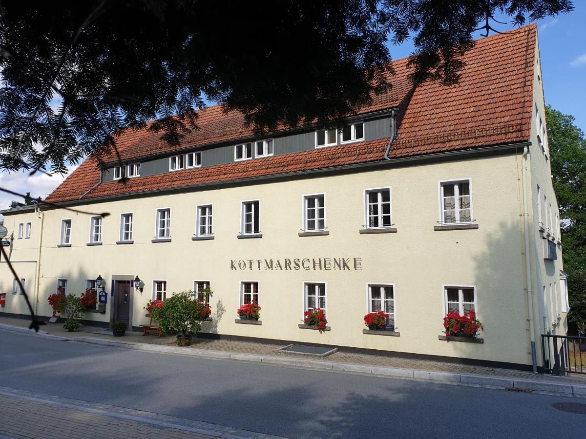 B&B Gut Moor - Kottmarschenke - Gästezimmer und Ferienwohnung am Kottmar - Bed and Breakfast Gut Moor