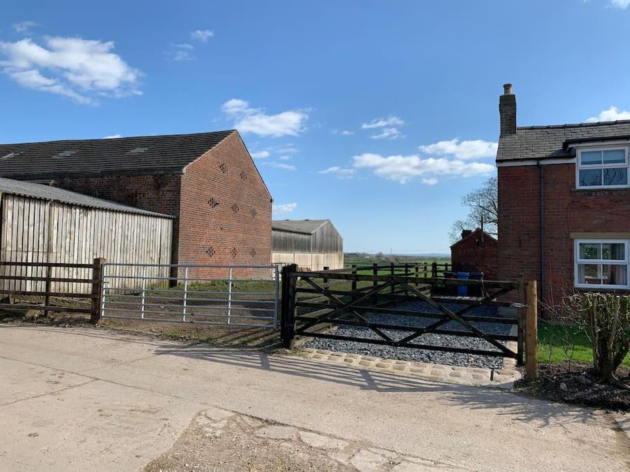 Newton Hall Farm cottage, hot tub garden views Nr Lytham Ribby - Chambres d'hôtes Preston