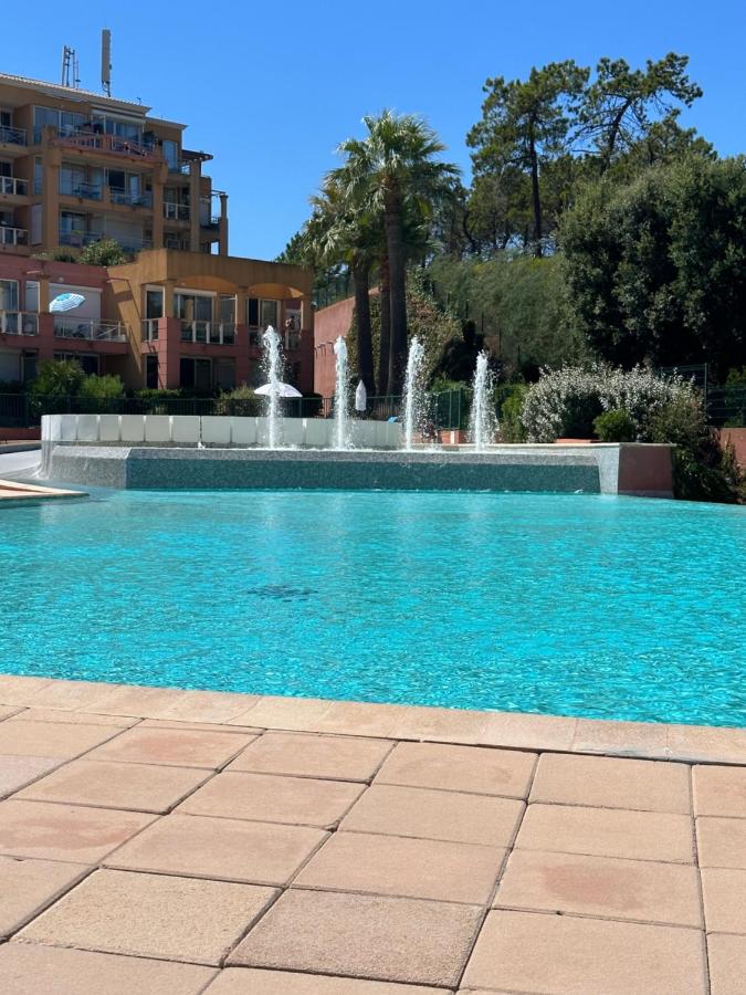 Vue mer et sur la baie de Cannes piscine 450m2 randonnée VTT au pied de l Esterel - Ferienwohnung