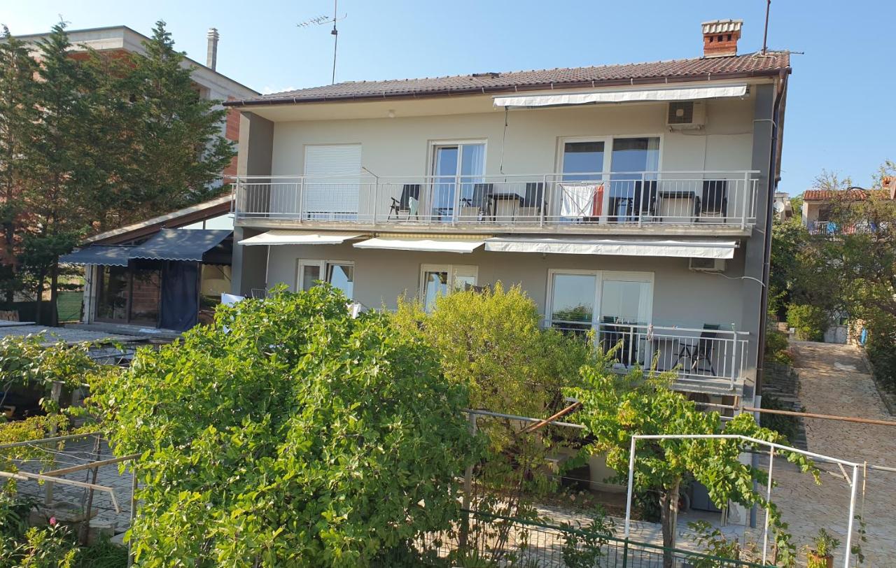 Mediterranean chill and grill with see view - B&B Pula