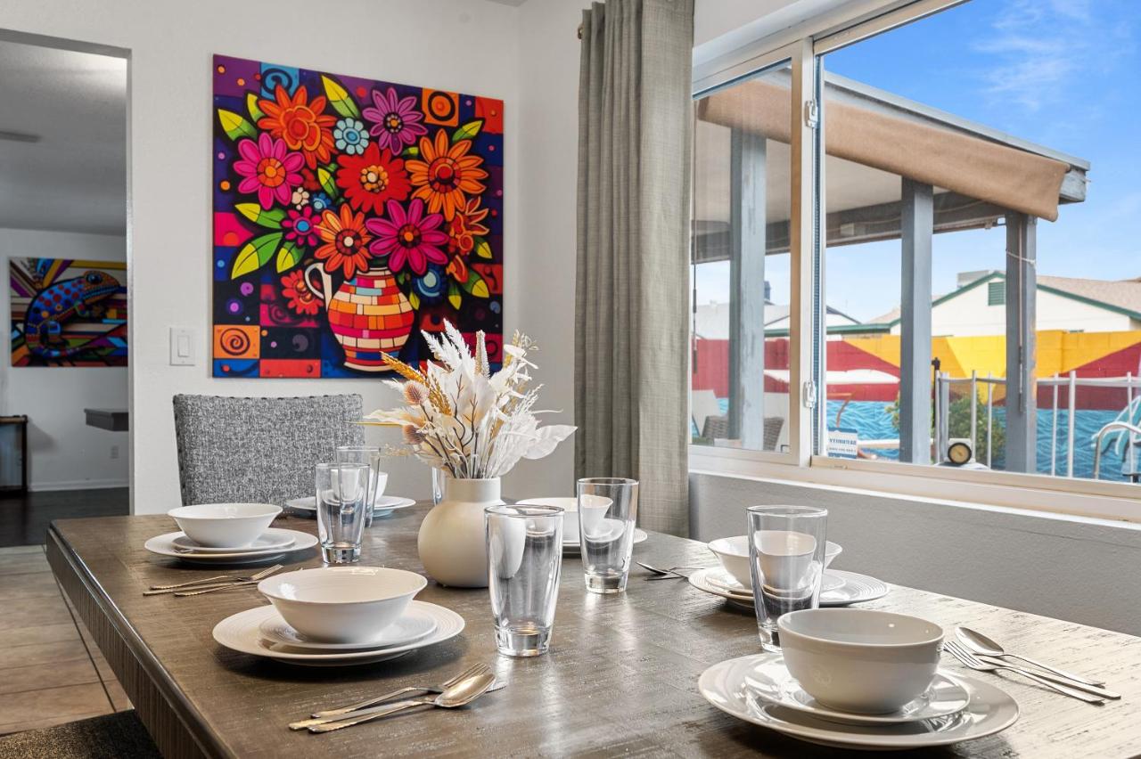 Glendale Retreat: Refreshing Pool~ Golf ~Games ASU - B&B Glendale