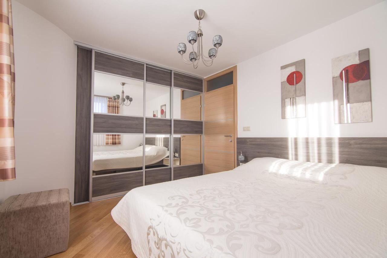 One-Bedroom Apartment with Balcony