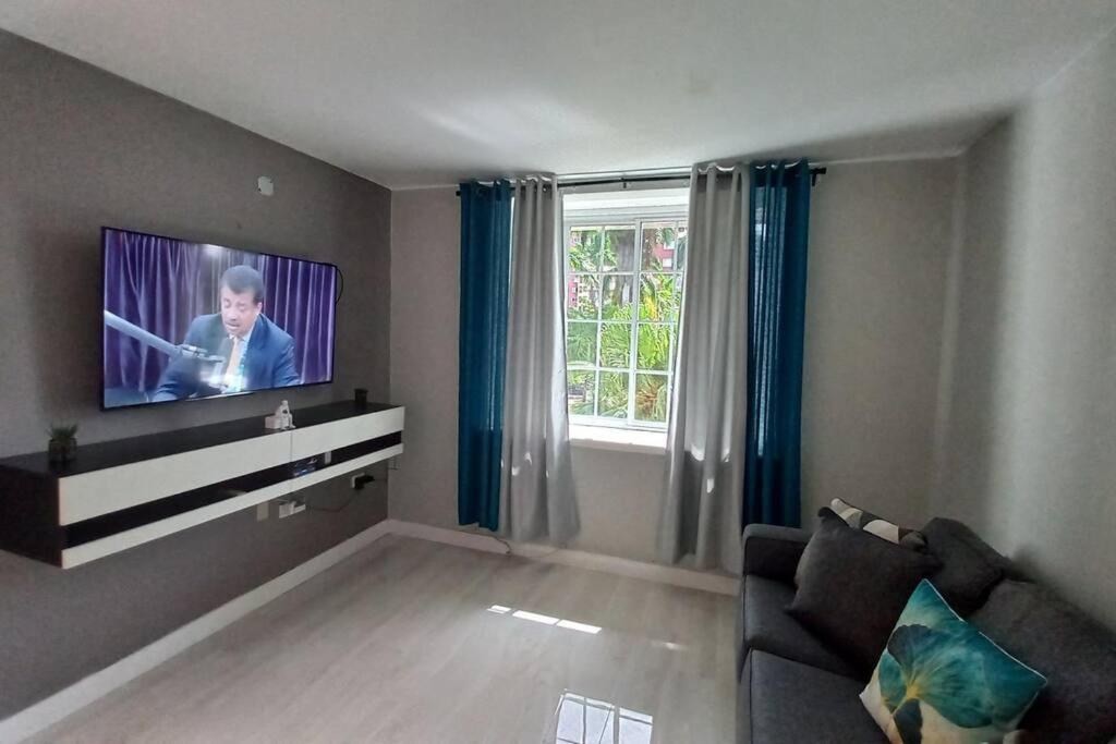 Modern Penthouse @ Sandcastles - B&B Ocho Rios