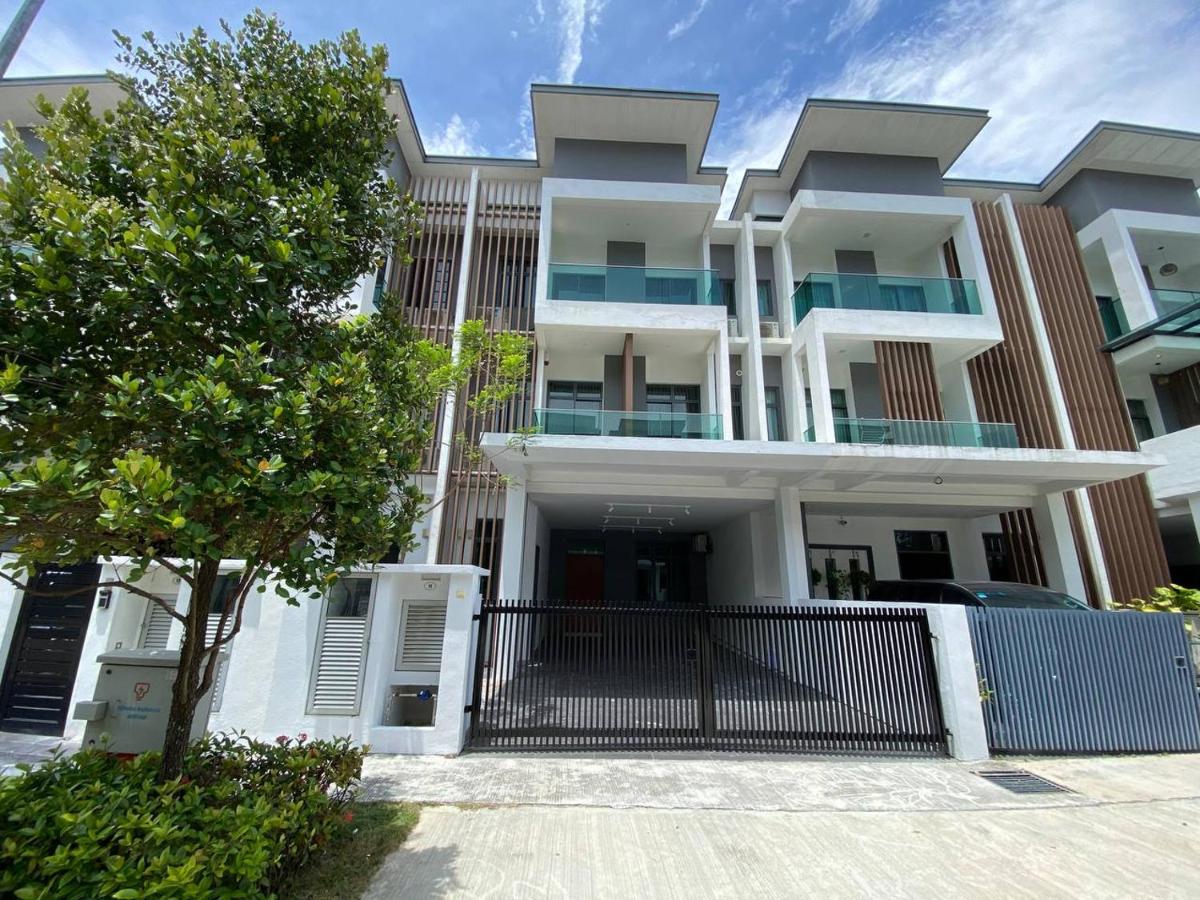 Puchong New Private Pool & Jacuzzi up to 30 Pax - Ferienwohnung