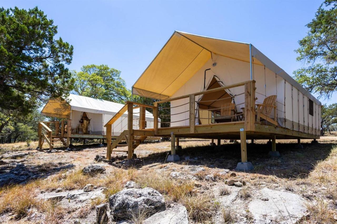 B&B Boerne - Stargazer Glamping Tent - Bed and Breakfast Boerne