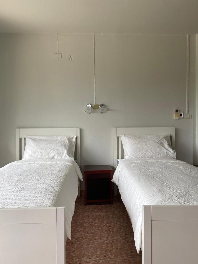 Standard Twin Room with Mountain View