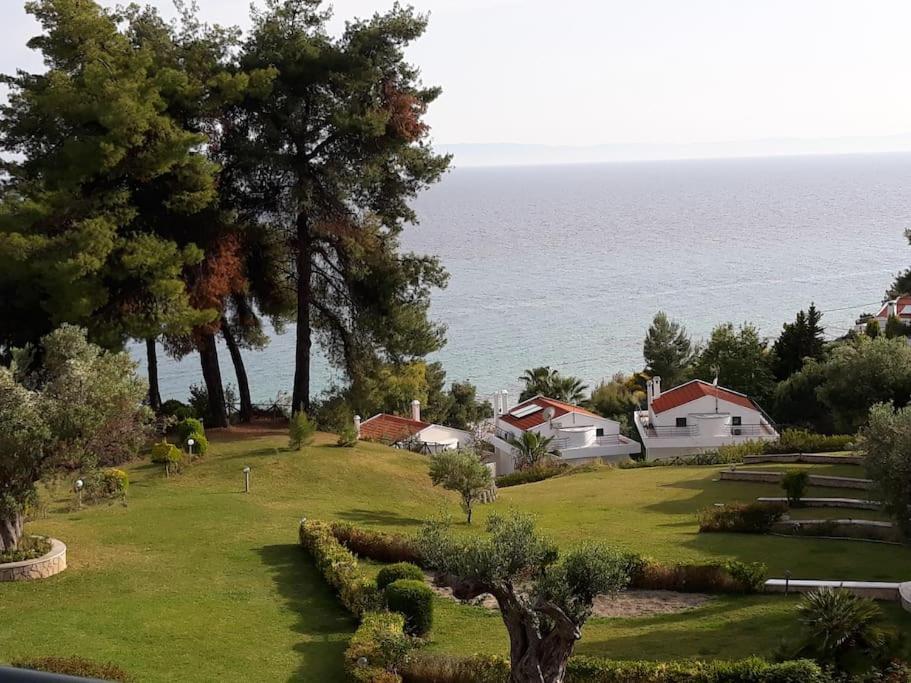 Leaf & Sea Villa - Bed and Breakfast Kalandra