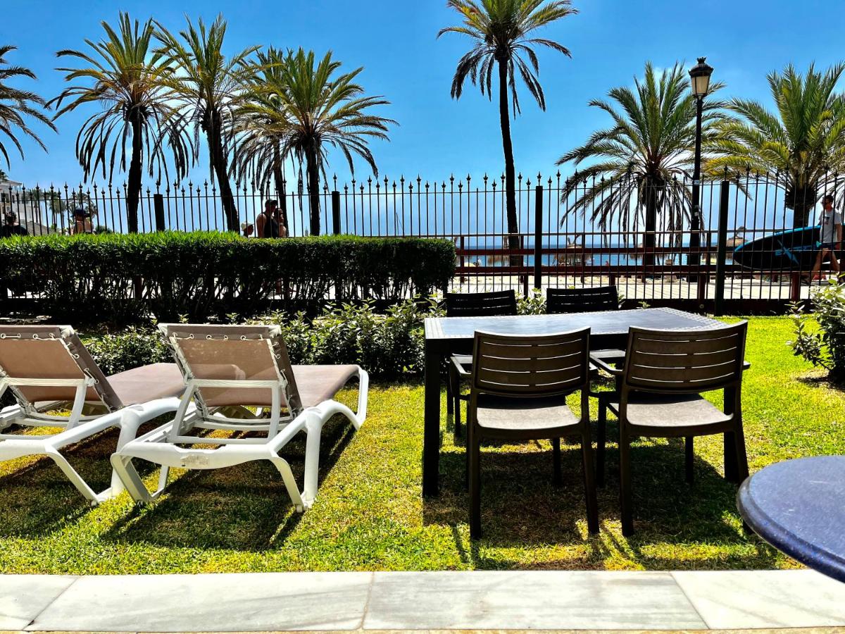Puerto Banus Luxury Beachfront Apartment D - Bed and Breakfast