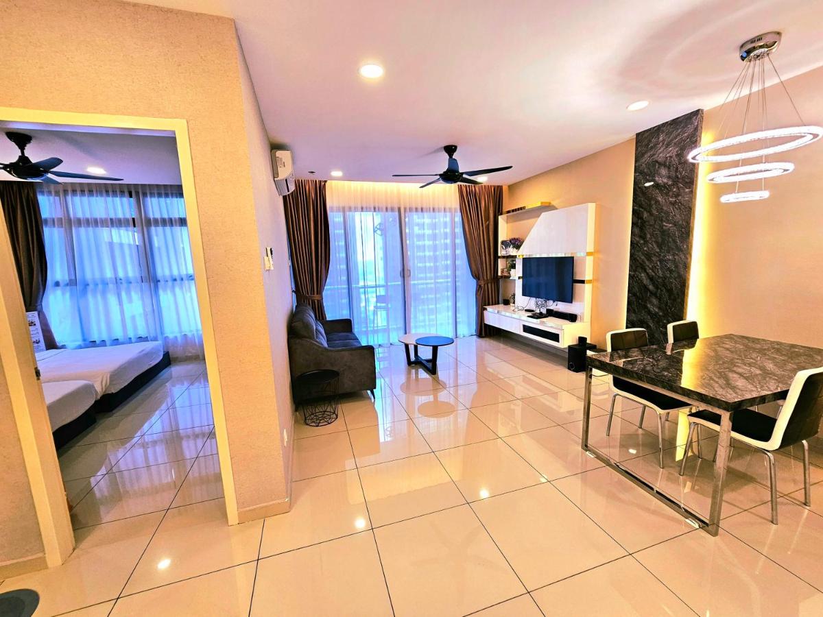 One-Bedroom Deluxe Suites with Balcony (Full Pool View and Near Lift)