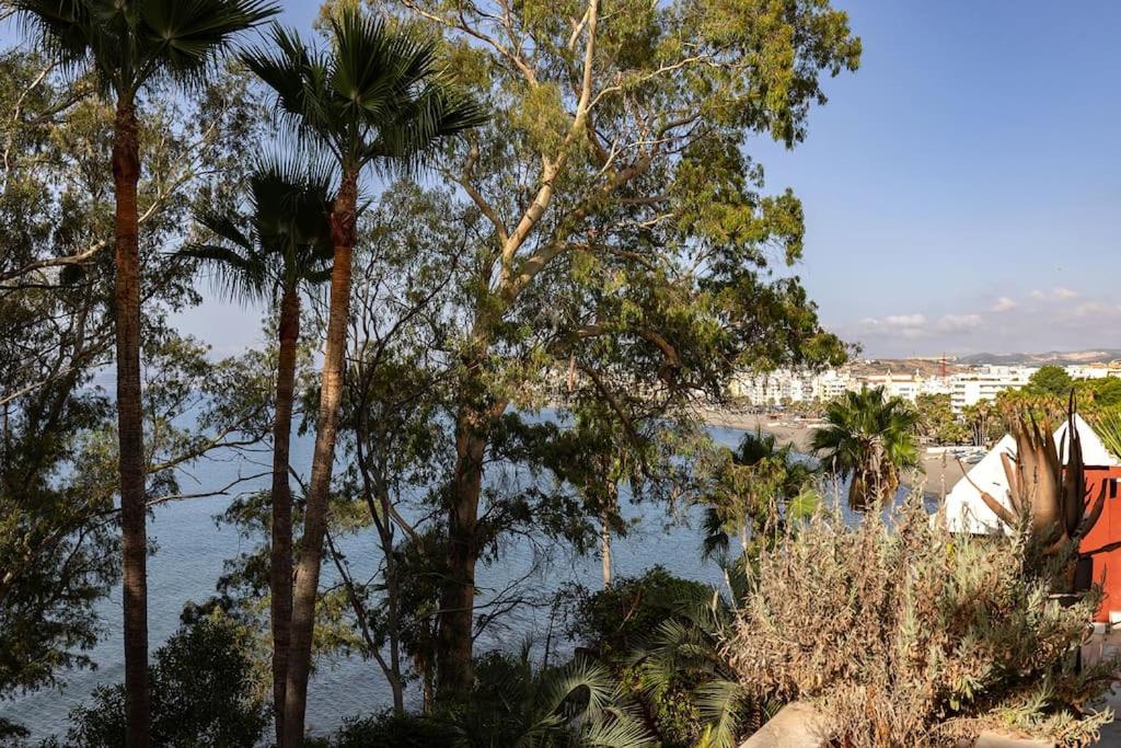 Penthouse Alhambra - rooftop terrace with sea view - B&B Estepona