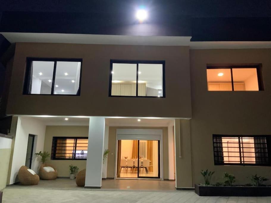 Villa moderne securisee 24H sur 7J - Ferienwohnung Ambohibao