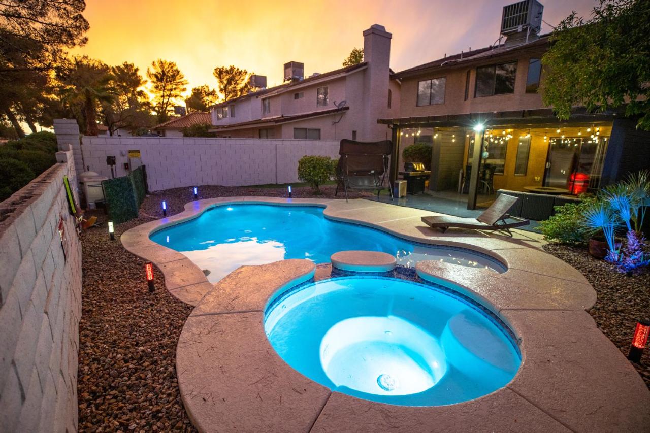 B&B Las Vegas - 1800 SqFt House W/Heated Pool Spa 13Min From Strip - Bed and Breakfast Las Vegas